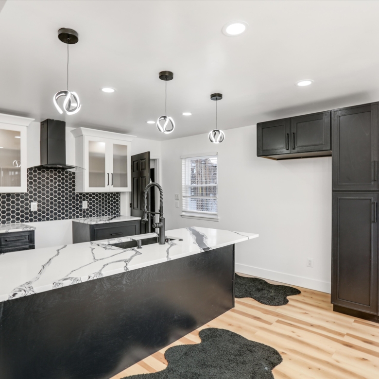 09-18987 Appoline St 001