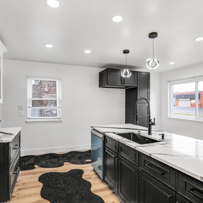 10-18987 Appoline St 004