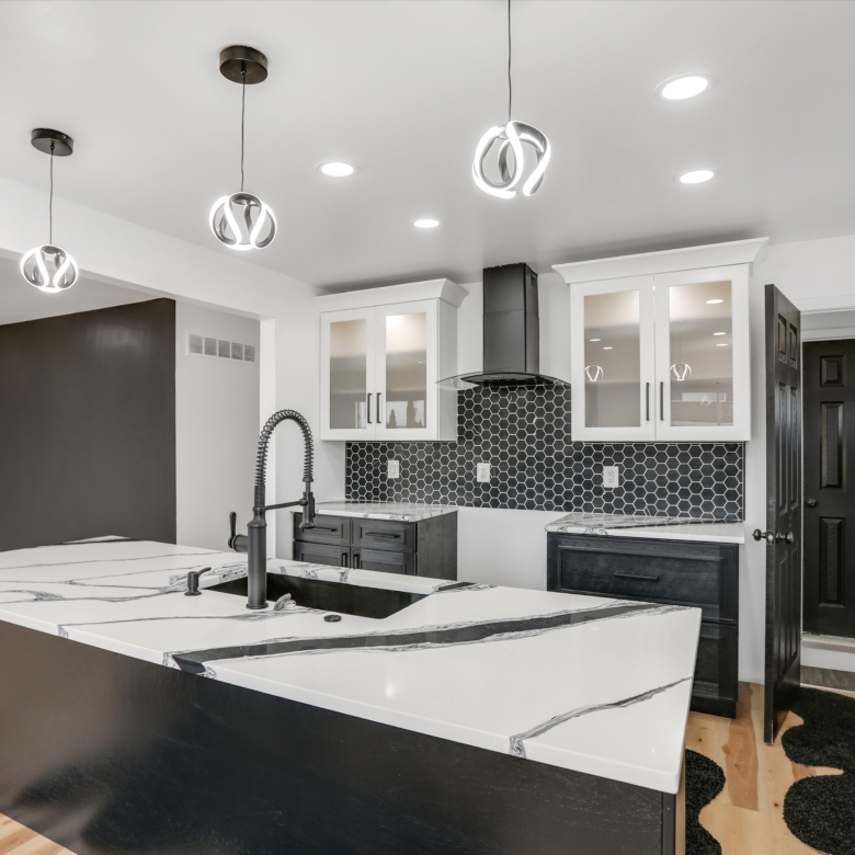 11-18987 Appoline St 002
